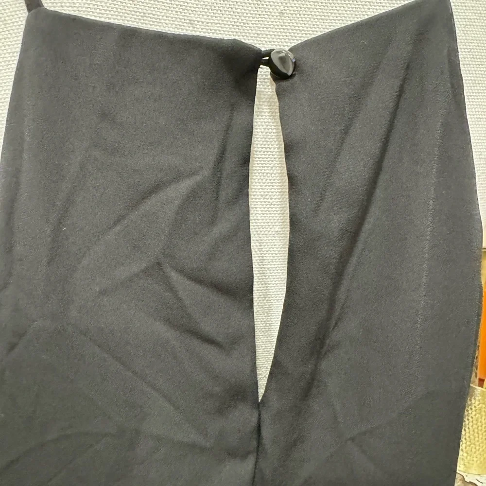 BANANA REPUBLIC BLACK CAMI - Picture 3 of 7